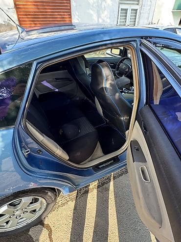 prius qanad: Toyota Prius (2-ci nəsil) – mavi rəng, hibrid hatchback — 5