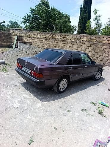minus disk: Mercedes-Benz 190: 2 l | 1992 il Sedan — 4