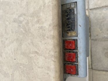 soyuducu et ucun: Soyuducu vitrin – 2,2–2,5 m ölçülü, qırmızı korpuslu, ön tərəfi əyri — 2