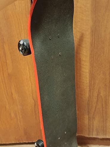 bas gitara: Skateboard – klassik ikiuc hissəli konfiqurasiya - Gövdə: Tam ölçülü — 1