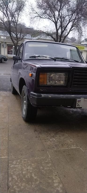 s150 satılır: VAZ 2107, tünd bənövşəyi rəngdə sedan. - Kuzov: klassik “yeddisi” — 3