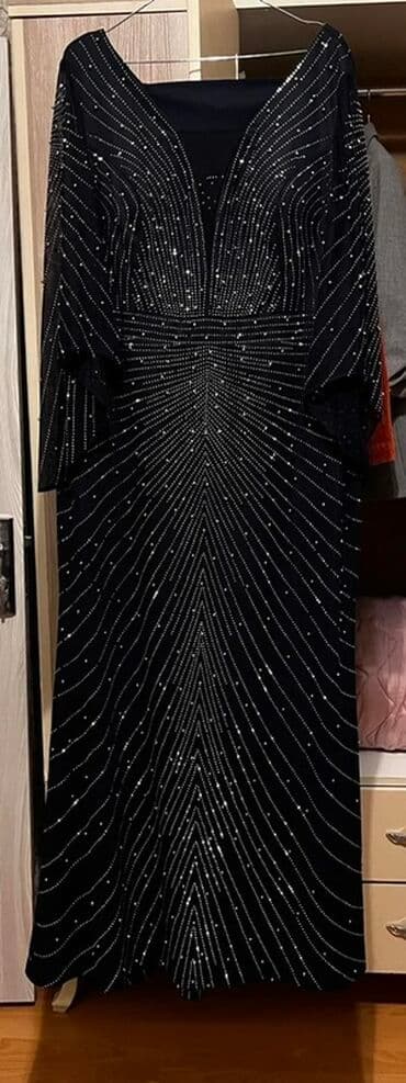 Digər qadın geyimləri: Bu ziyafət donu dərin V yaxalıq və uzun qanadvari qollara malikdir — 3