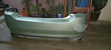 Avtomobil üçün arxa bamper - Rəng: açıq yaşıl (alt hissədə qara