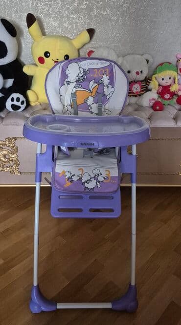 yagis ucun plas: Bənövşəyi rəngdə, uşaqlar üçün nəzərdə tutulmuş yemək stolu. Bu stol — 1