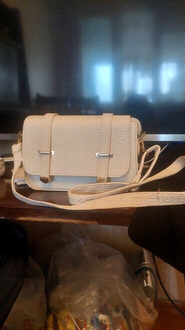 səyahət çantası: Ağ canta islenmeyib — 1