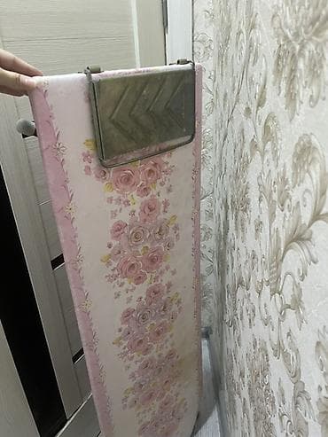 Dəmir ayaqlı, qatlanan ütü masası. Xüsusiyyətlər: - Ölçü: uzun, dar — 1
