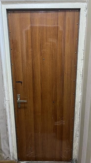 qapi taxda: Metal giriş qapısı satılır. Qapı komple qutu ilə birlikdədir və — 3