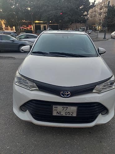 avto audio: Toyota sedan – ağ rəngli, şəhər və uzun yol üçün praktiki seçim — 4