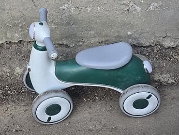 Uşaq üçün dörd təkərli minik oyuncağı (ride-on skuter tipli) - Rəng