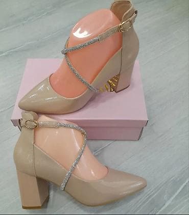 yun qadın şap şapları: 1 dəfə geyinilib əla vəziyyətdədir. Model: Qadın klassik tuflisi - — 1