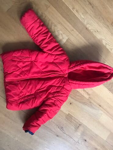 tünd qırmızı rənfli məktəbli forması: Крутка — 1