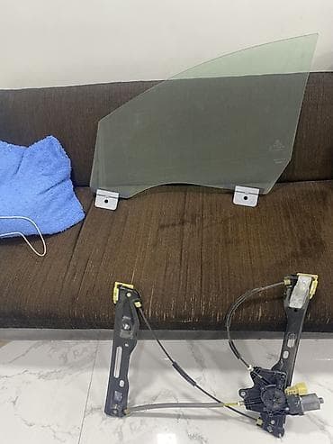 masin suseleri: Ön sağ, Ford Fusion, 2018 il, Almaniya, Ödənişli çatdırılma — 2