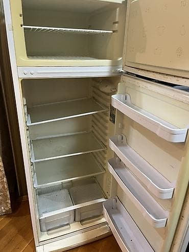 Indesit iki qapılı soyuducu - Yuxarıda dondurucu bölmə, aşağıda əsas — 3