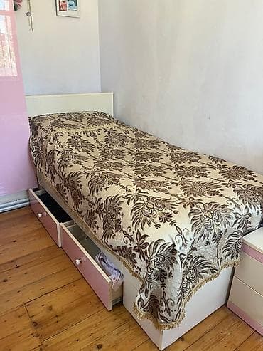 uşaq ucun divan: Uşaq yataq mebeli 700 Azn satılır.Matras verilir.Ünvan Hovsan — 3