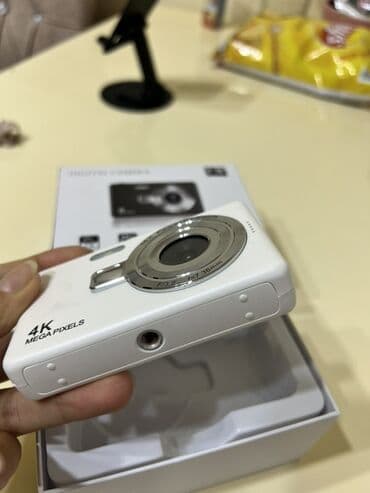 фотоаппарат зенит цена продать: Rəqəmsal fotoaparat – kompakt ağ korpus Xüsusiyyətlər: - 4K Mega — 2