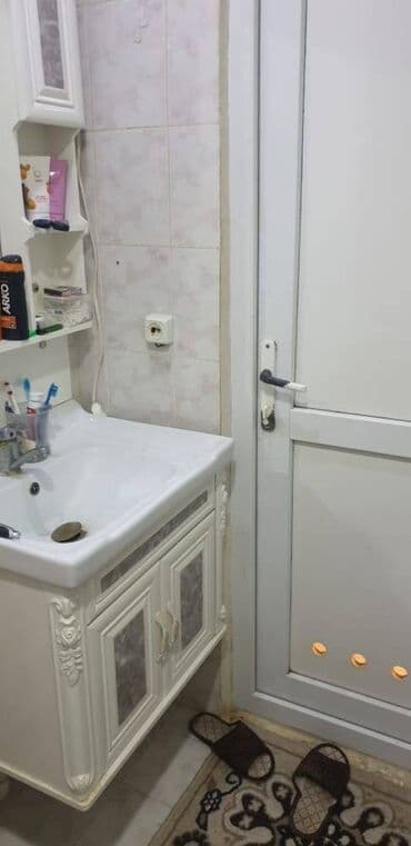 obyektlərin satışı: Bakı, 2 otaqlı, Köhnə tikili, m. Neftçilər, 40 kv. m — 8