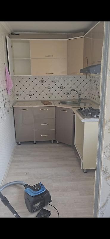 ev emlak: Mahrasa Bağı 2 ci mərtəbədə təmirli istilik sistemi kombi (boş) mənzil — 2