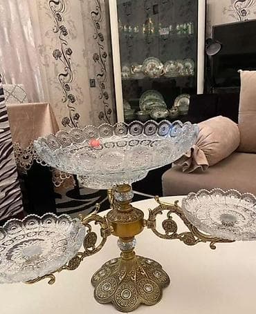 Zərif üçmərtəbəli meyvə və şirniyyat vazası yenidir qutusu var Ölçü