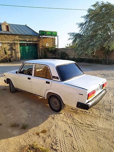 Продажа авто: Təcili satılır Lada 2107, ağ rəngli sedan Texniki xüsusiyyətlər: - — 3