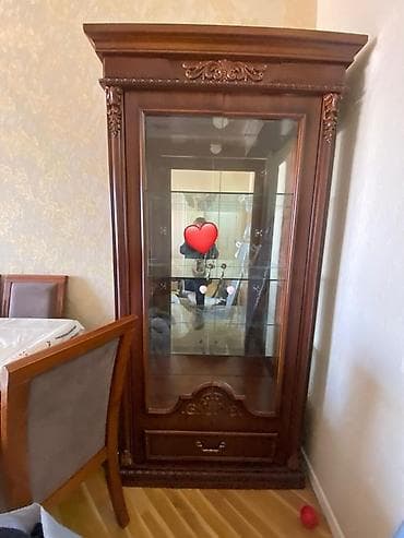Bu, televizor stendi, güzgülü siyirtməli dolab və şüşəli vitrin də — 3