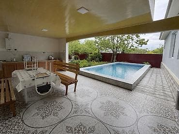 ​Qaxbaşda, Prospekt Kənarında Hovuzlu və Geniş Həyət Evi! ​Qaxbaş