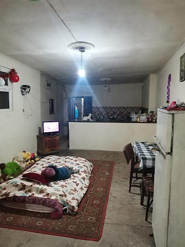 Qarajlar: 3otaqlı mənzil – studiya tipli geniş zal və açıq mətbəx Planlama: - — 1