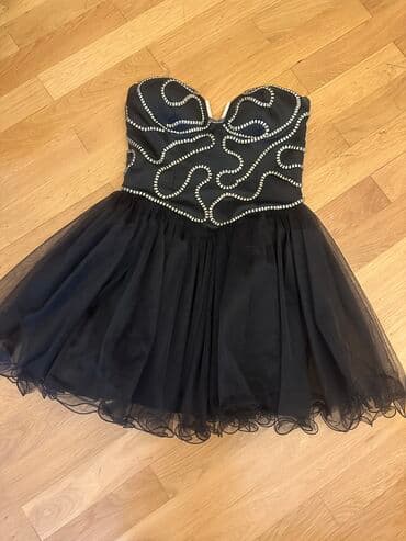 Ziyafət paltarı, 40 manat
2 dəfə geyinilib