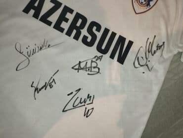 qarabağ forması satışı: 2023/2024 Qarabağ futbol forması və üzərində 5 futbolçu imzası var — 2