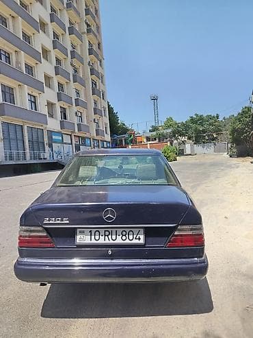 ravon 2: Mercedes-Benz W124: 2.3 l | 1990 il Sedan — 2