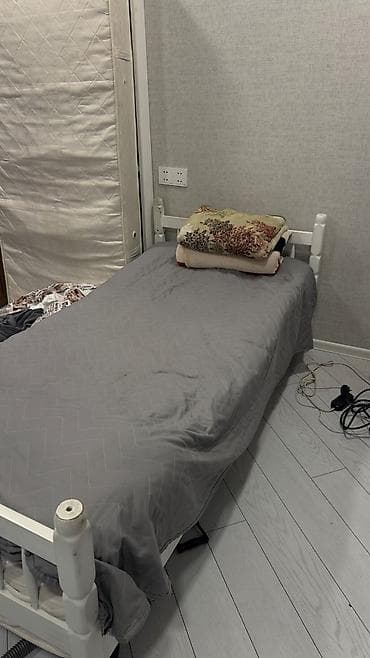 mebel taxtalari: İşlənmiş, Təknəfərlik çarpayı, Bazasız, Matras ilə, Siyirməsiz — 1