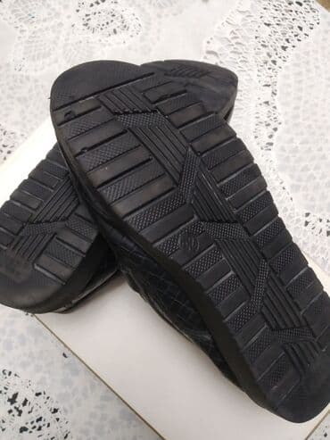 32 razmer: Makasinlər qara rəngdə .Hər biri 9man.32,31və27 razmerlər — 4