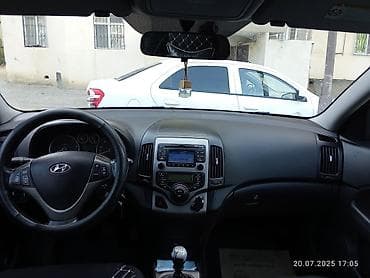 mercedes e class: Hyundai i30: 1.6 l | 2009 il Universal — 5