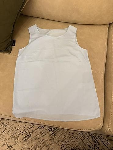 ağ papaq: Ağ rəngli qadın bluz/atlet - Klassik, qolsuz model - Dairəvi yaxa - — 1