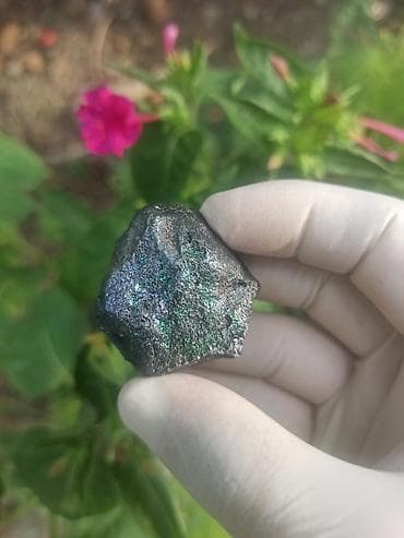 qara nagara: Rəngli Metallik Təbii Daşların Satışı 💎 Məhsul: İridescent — 2
