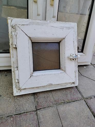 Строительные леса: PVC pəncərə çərçivəsi və kiçik açılan yarım pəncərə - Material: ağ PVC — 1