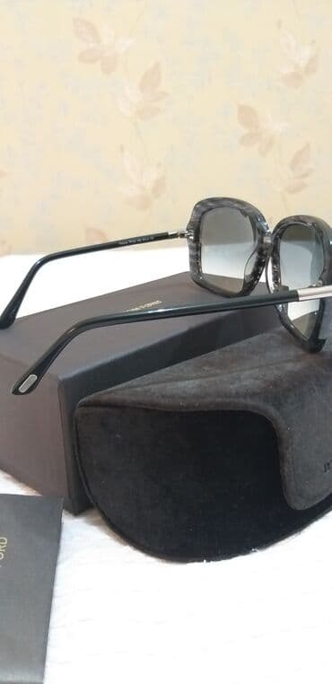optik nisangah satilir: Tom Ford eynek — 13