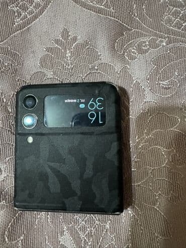 Apple iPhone: Samsung Galaxy Z Flip 3, цвет - Черный, Отпечаток пальца — 2