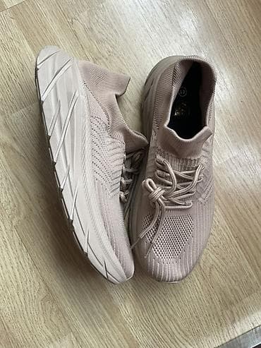 qacış ucun ayaqqabı: Təsviri: - Rəng: açıq bej - Model: nəfəsalan trikotaj üstlü idman — 2