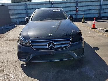 satdiq traktorlar: Mercedes‑Benz E 300 Sedan (W213), qara rəng Xüsusiyyətlər: - Kuzov: 4 — 2