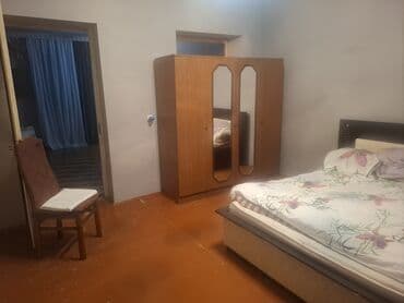 Kirayə – Tam mebelli 3 otaqlı mənzil - Geniş və işıqlı zal: dekorativ