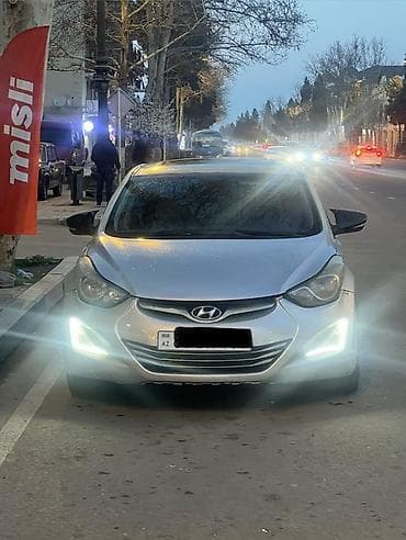 Hyundai Elantra: 1.6 l | 2011 il Sedan