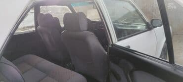 Su nəqliyyatı: Açıqlama: - Ağ rəngli 4 qapılı sedan - Ön və arxa tərəfdən tam ölçülü — 7