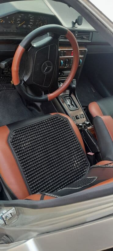 renault megane 2008: Mercedes-Benz W124: 2.2 l | 1993 il Sedan — 9