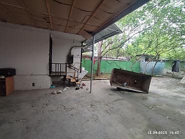 Satılır: həyət evi - Torpaq: 4 sot - Həyətyanı sahə: naves (örtülü — 8
