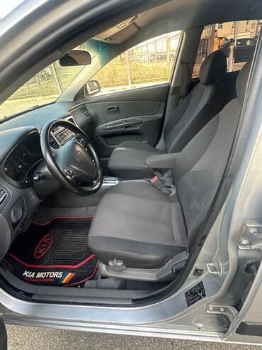 kia ceed azerbaycan: Gümüşü rəngdə Kia Rio sedan avtomobili. Avtomobilin xarici görünüşü — 6