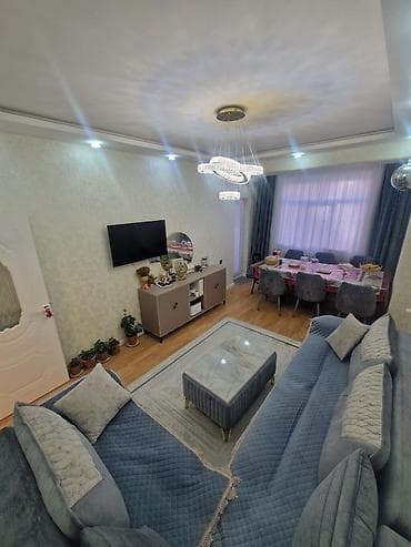 8 noyabr metrosunda satilan evler: Satılır: mənzil (şəkillərdə göstərilən) Xüsusiyyətlər: - Giriş — 5