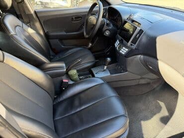 elantra qapı: Hyundai Elantra sedan - Korpus: 4 qapılı sedan, qara rəng - Mühərrik — 10