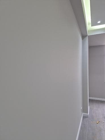 Dayələr: - Daxili dizayn: açıq-boz və ağ tonlarda müasir üslub, hamar divar — 9