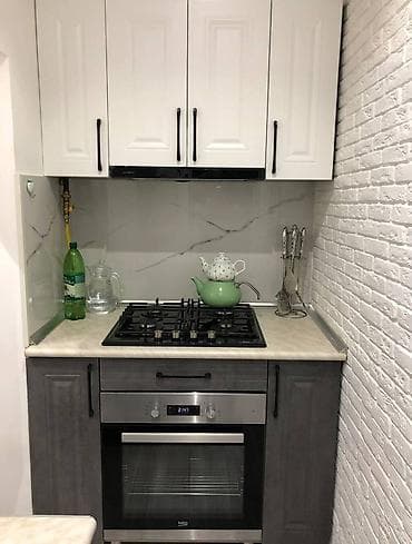 Kirayə mənzillər: Bakı, 4-cü mikrorayon, 3 otaqlı, Köhnə tikili, m. Memar Əcəmi, 75 kv. m — 2