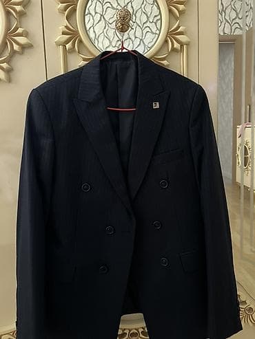 Kişi kostyumu – Vario Milano - Model: İki parçalı kostyum (jaket +
